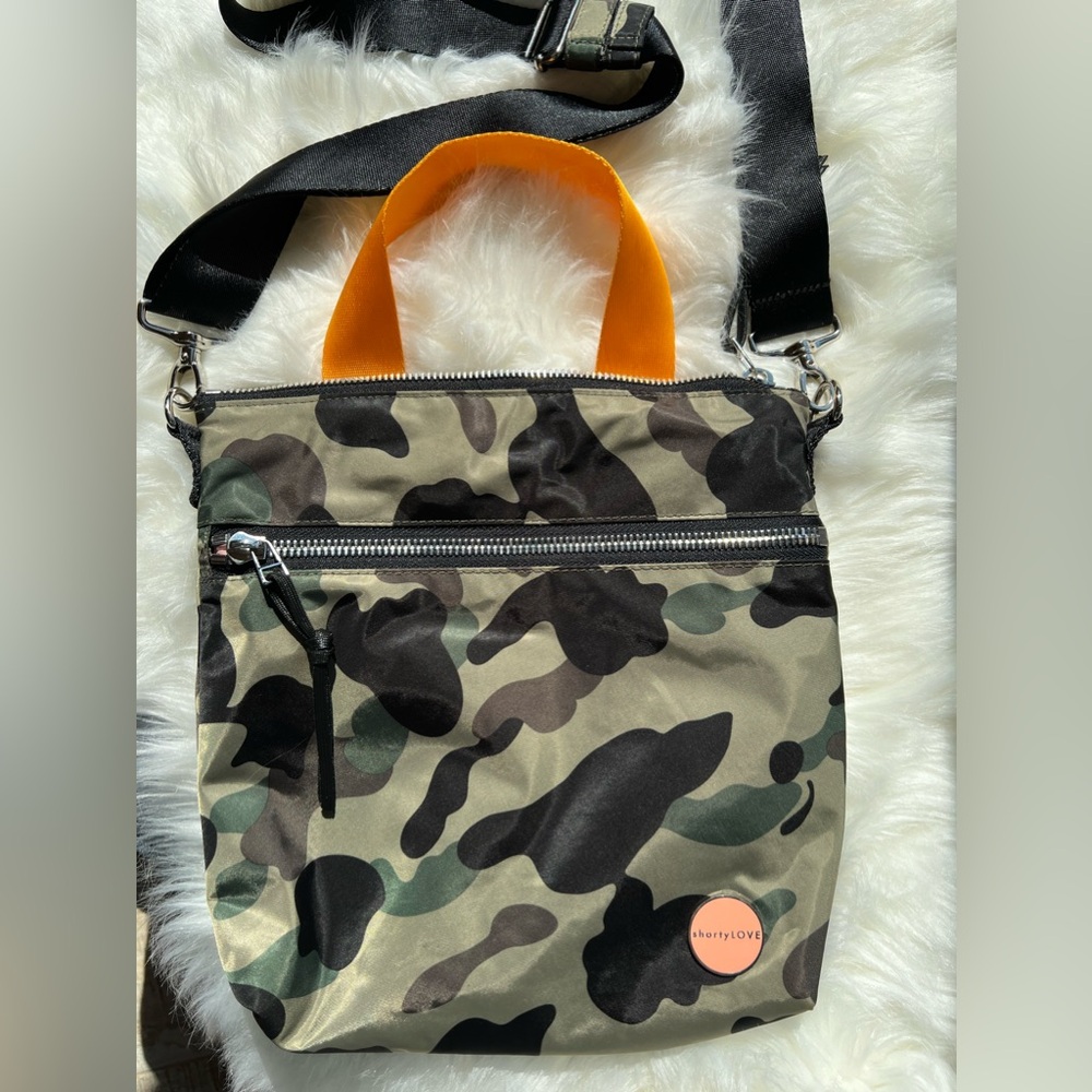 Shorty Love Amuse Camo Medium Crossbody Bag EUC